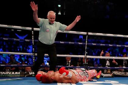 Amenazó al rival y terminó noqueado