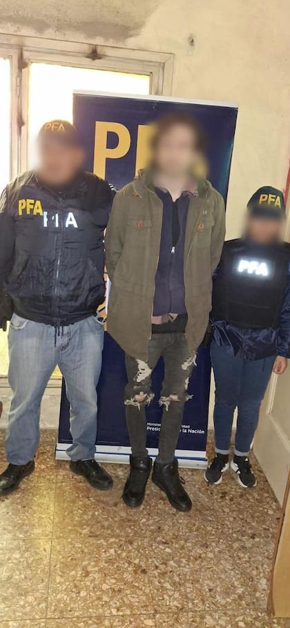 Amenazó con una masacre similar a la de Isla Vista y lo detuvieron en el Conurbano: qué encontraron en su domicilio