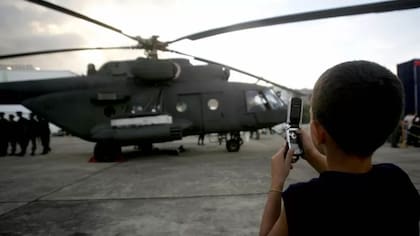 América Latina vio aumentar la llegada de material militar ruso en los primeros años de este siglo / AFP