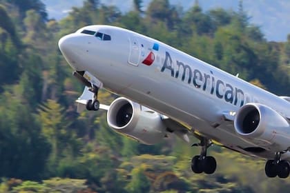American Airlines suspendió varias de sus rutas de California y Ohio