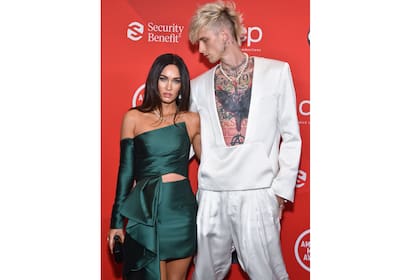 Megan Fox no solo llamó la atención por su look sino por su compañero