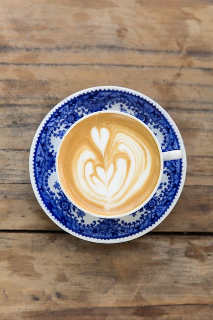 Americano, flat white, macchiato, espresso, espresso doble, ice coffee y espresso tonic son las variedades que ofrecen.