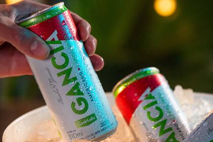 Americano Gancia + lima limón, listo para tomar.