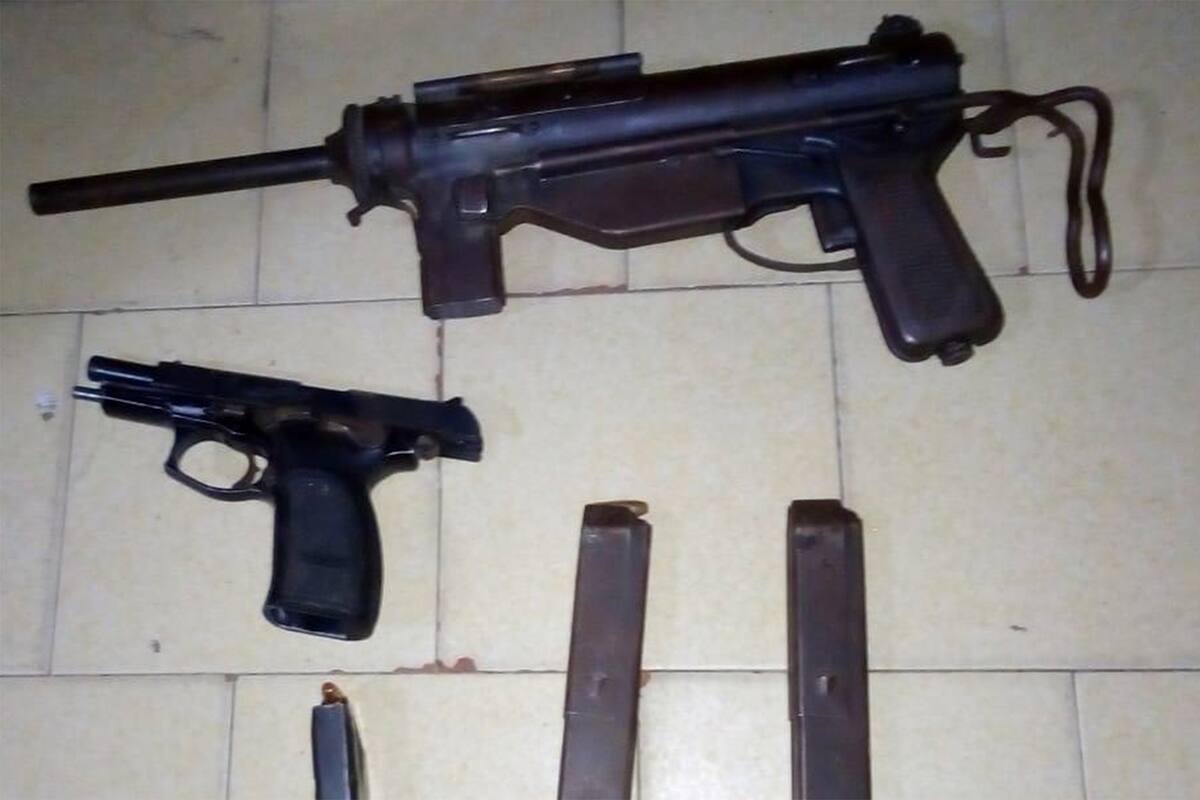 Ametralladoras y pistolas con numeraciones limadas pasaban de manos policiales a las de sicarios narcos