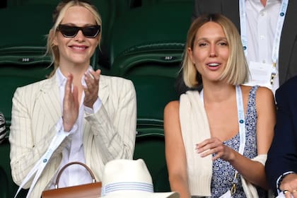 Amigas y ex cuñadas, la modelo y socialité Poppy Delevingne (que hace unos meses terminó su relación con el príncipe Constantino) y la princesa Olympia de Grecia.