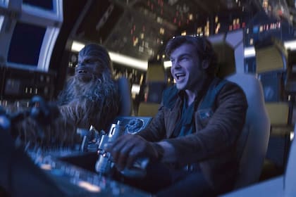 Amigos inseparables: el joven Han Solo que compone Alden Ehrenreich con Chewbacca