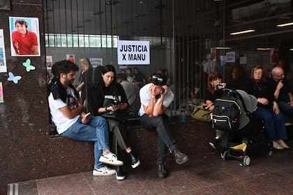 Amigos y familiares de las víctimas de la mortal colisión en el Delta esperaron el veredicto en los tribunales de San Isidro