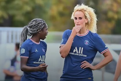 Aminata Diallo y Kheira Hamaraoui, juntas en un partido de PSG