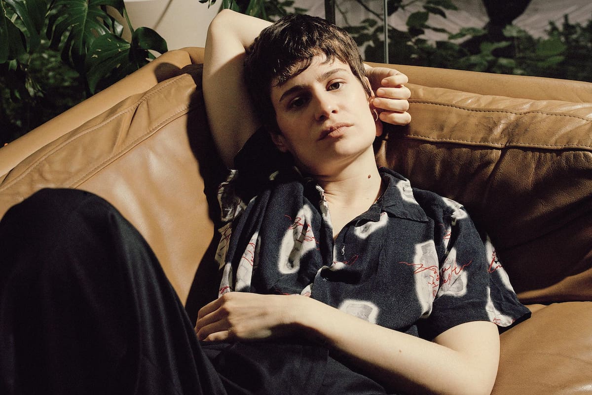 “Amo la idea de alterarme a mí misma”, dice Héloïse Letissier, que para su nuevo disco, Chris, acortó su pelo y su nombre