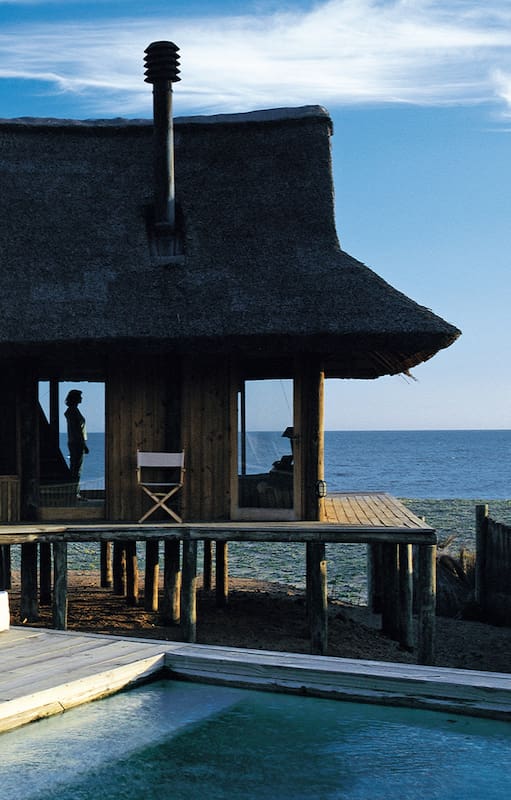 “La Ola en la Arena”, una casa emblemática del recordado arquitecto Mario Connio en Punta del Este