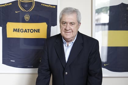 Luego de aislarse de manera preventiva por ser contacto estrecho de un caso de coronavirus, el presidente de Boca dio positivo de la enfermedad.