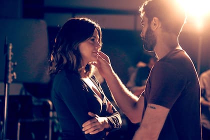 Natalie Pérez y Nicolás Furtado en Amor de película, uno de los estrenos argentinos de este jueves
