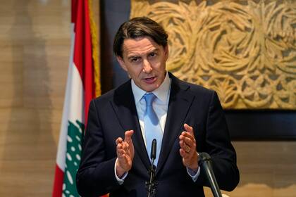 Amos Hochstein, asesor del presidente estadounidense Joe Biden, habla con periodistas después de su reunión con el presidente del Parlamento de Líbano, Nabih Berri, en Beirut, el lunes 4 de marzo de 2024
