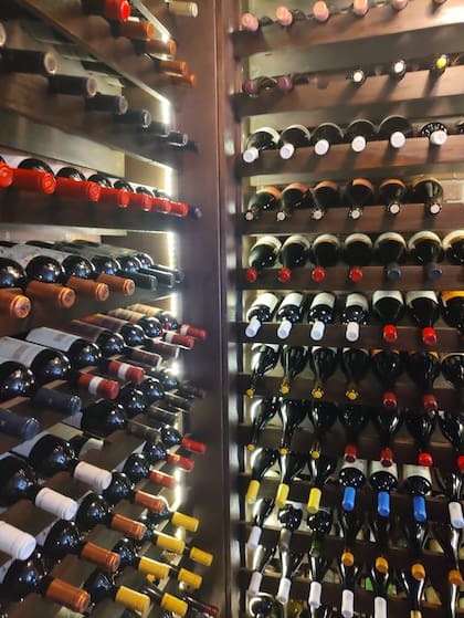 Amplia variedad de vinos chilenos y argentinos en el restaurante Santo Aire