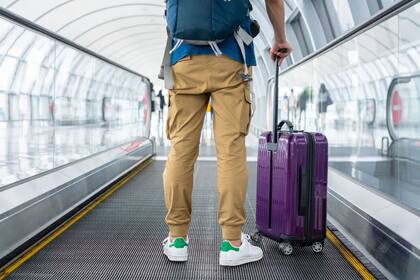 Amplían los protocolos sanitarios en aeropuertos para detectar pasajeros contagiados con la viruela de mono