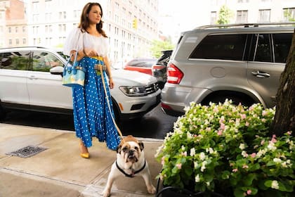 Amplias faldas, estampas florales, atuendos lady like y un look digno del Upper East Side neoyorkino