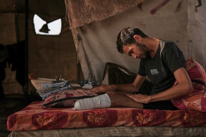 Amputados en Gaza luchan por reconstruir sus vidas ante la escasez de prótesis