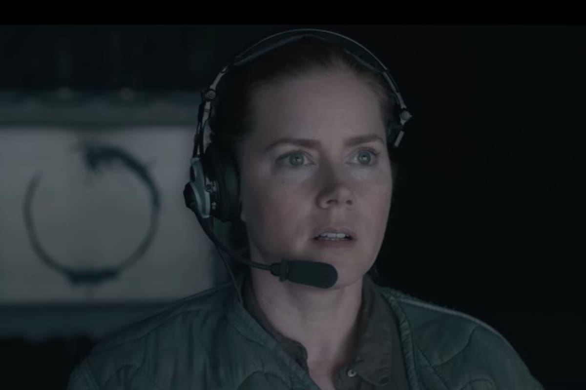 Amy Adams interpreta a una experta lingüista en el film