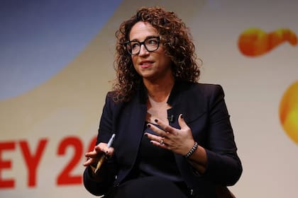 Amy Webb: “El poder de las pupilas para dar información es notable porque reaccionan frente a los estímulos antes que las personas lo hagan conscientemente. El hecho de estar siendo monitoreadas constantemente por sensores empieza a dar información inconsciente, ¿cómo se gestiona todo esto para el bien?.También vienen tiempos desafiantes a nivel legal”