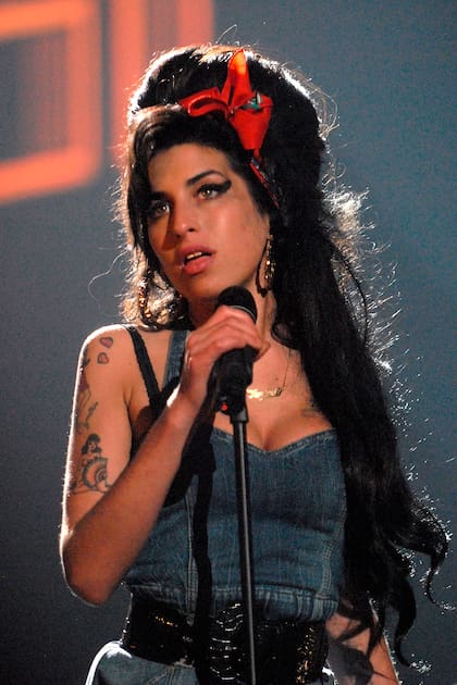 amy Winehouse presenta "Back to Black" en los MTV Europe Music Awards en Munich, Alemania (Photo by Jeff Kravitz/FilmMagic)