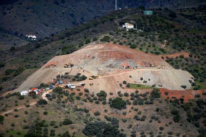 An idle drill (bottom) is seen next to diggers and trucks removing sand at the area where Julen, a Spanish two-year-old boy fell into a deep well six days ago when the family was taking a stroll through a private estate, in Totalan, southern Spain, January 19, 2019.