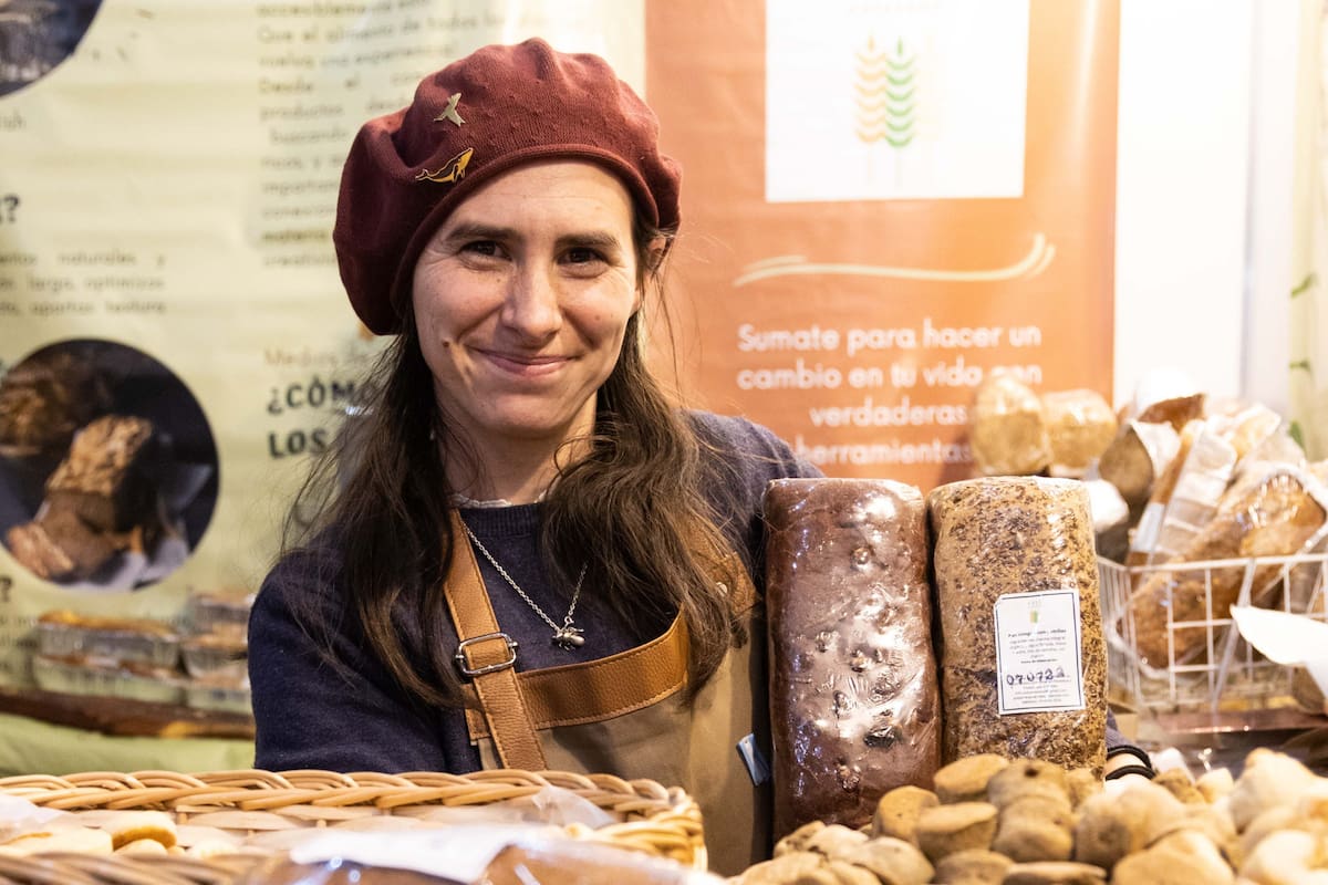 Ana Clara Mera, "Poly", tiene 27 empleados que trabajan en su planta de producción y vende los productos en ferias