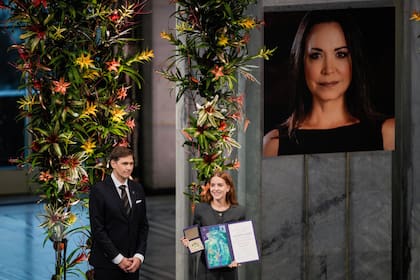 Ana Corina Sosa, hija de María Corina Machado, acepta el Premio Nobel de la Paz en nombre de su madre en Oslo, el 10 de diciembre del 2025