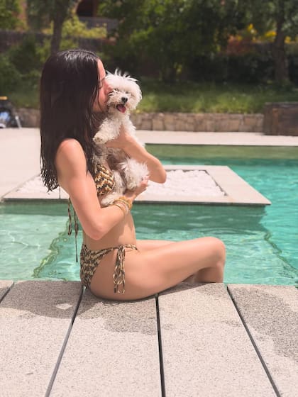 Ana de Armas con Elvis, su compañero fiel