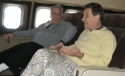 Ana dice que Brunel (derecha) le consiguió una visa estadounidense para que pudiera viajar y estar con Epstein (izquierda). Departamento de Justicia de EE.UU.