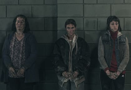 Ana Garibaldi, Valentina Zenere y Camila Peralta en una escena de En el barro