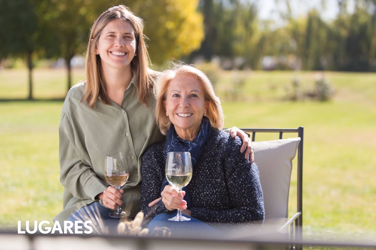 Ana maneja los hilos del marketing y la comunicación de la bodega.