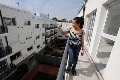 Ana Marilú Rotela, una de las nuevas propietarias de los departamentos construidos en el predio de la villa 20 que fue tomado en 2014