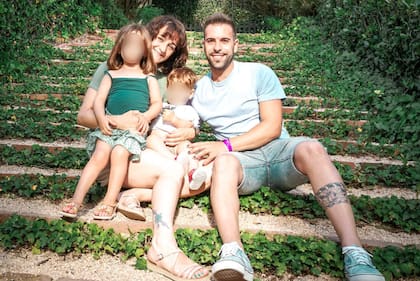 Ana Parra y Daniel Parra son medio hermanos, están en pareja y tienen dos hijos