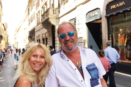 Ana Rosenfeld en uno de los tantos viajes que hizo junto a su marido