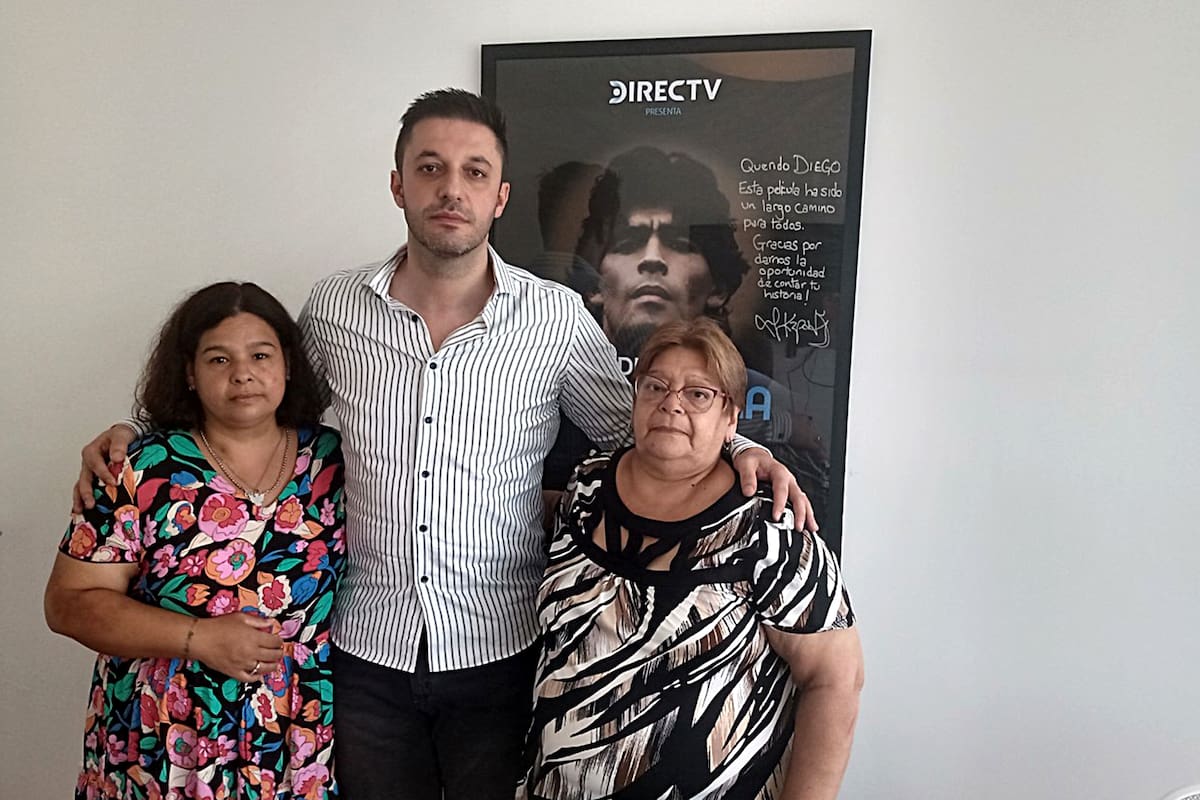 Ana y Claudia Maradona, junto a su representante legal y exapoderado de Diego, Matías Morla