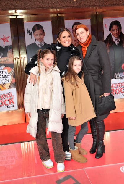 Anabel Cherubito y María Fernanda Callejón, con sus hijas, Simona y Giovanna