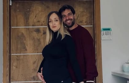 Anabel Fernández Sagasti junto a su pareja al anunciar su embarazo
