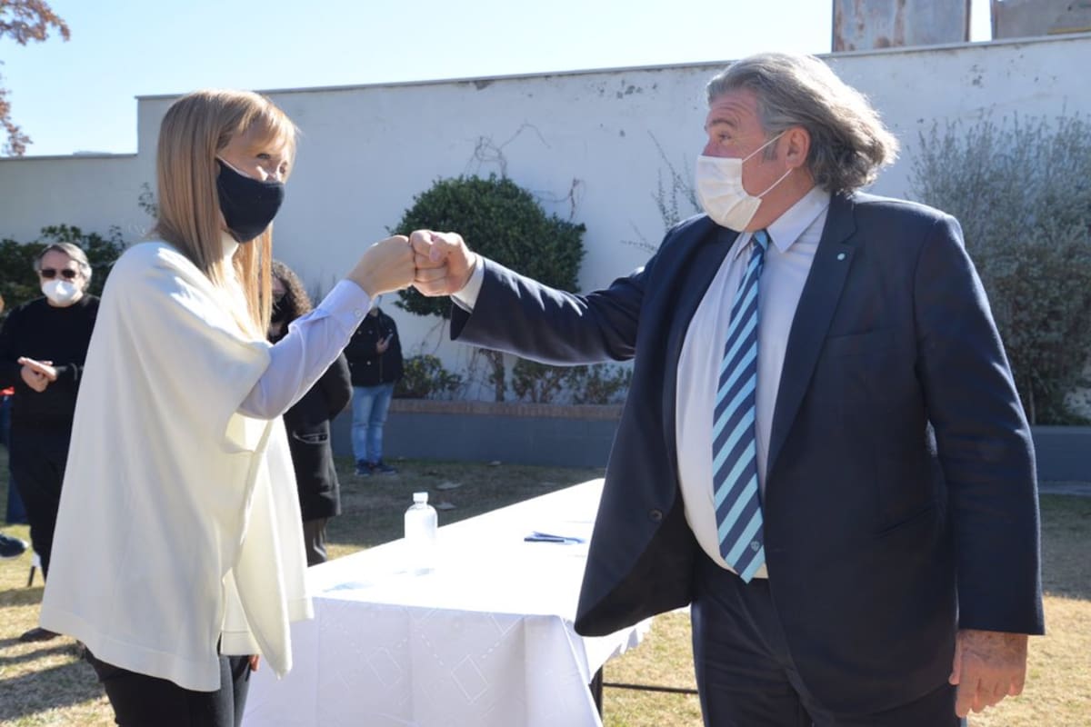 Anabel Fernández Sagasti le da la bienvenida en el Frente de Todos a José Luis Ramón