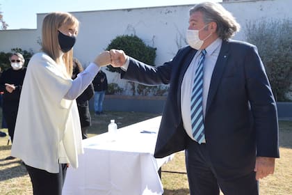 Anabel Fernández Sagasti le da la bienvenida en el Frente de Todos a José Luis Ramón