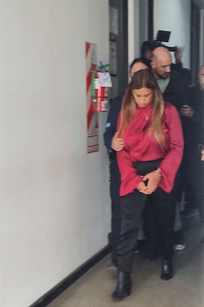 Anabela Lucero, exdiputada de San Luis, al ser detenida con prisión preventiva