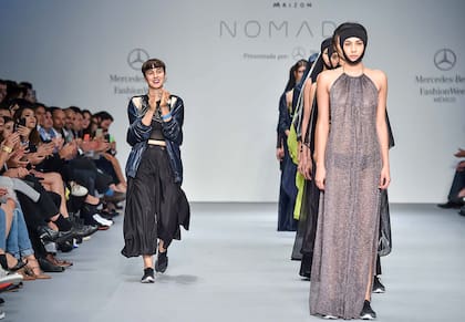 Anabella ganó el Fashion Edition Buenos Aires en Faena Buenos Aires. Ese reconocimiento le permitió presentar su primera colección en pasarela. Luego llegaron presentaciones en Buenos Aires Fashion Week y Mercedes-Benz Fashion Week México.
