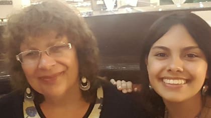 Anahí Benitez fue asesinada en agosto de este año y tenía 16 años; Silvia Pérez atesora todas sus obras; era una artista