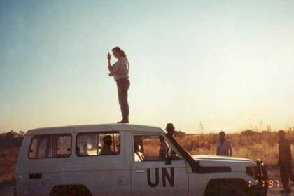 Analía en Angola, a fines de los 90