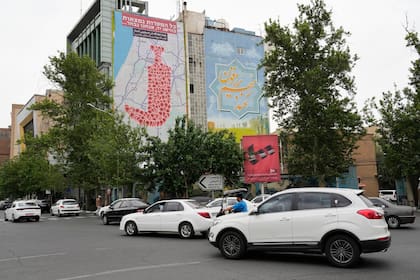 Análisis AP: Irán se muestra firme y lanza misil a la vez que busca nuevo acuerdo nuclear con EEUU