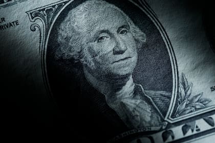 Analistas esperan que haya una baja de los dólares financieros