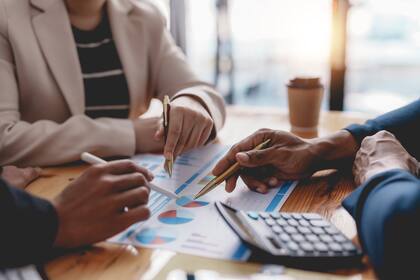 Analizar la competencia y el público objetivo para encontrar el valor de mercado es una buena manera de empezar un emprendimiento