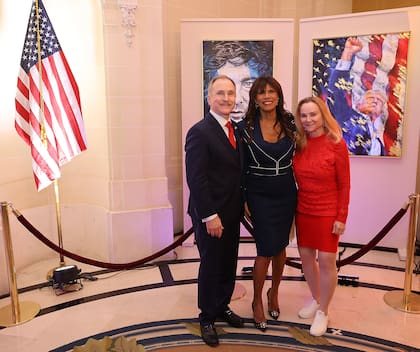 Anamá Ferreira el los festejos en la embajada de los Estados Unidos