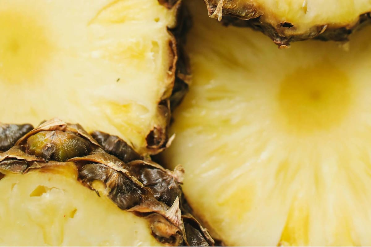 Ananá, sandía y melón: frutas refrescantes que podrían arruinar tu descanso nocturno