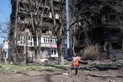 Anastasia vio muchas tumbas en la ciudad de Mariupol.