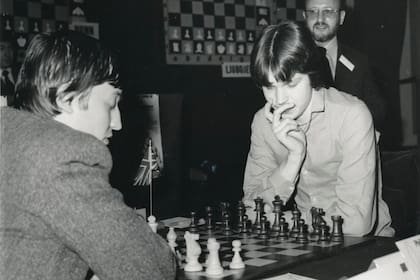 Anatoli Karpov vs Nigel Short